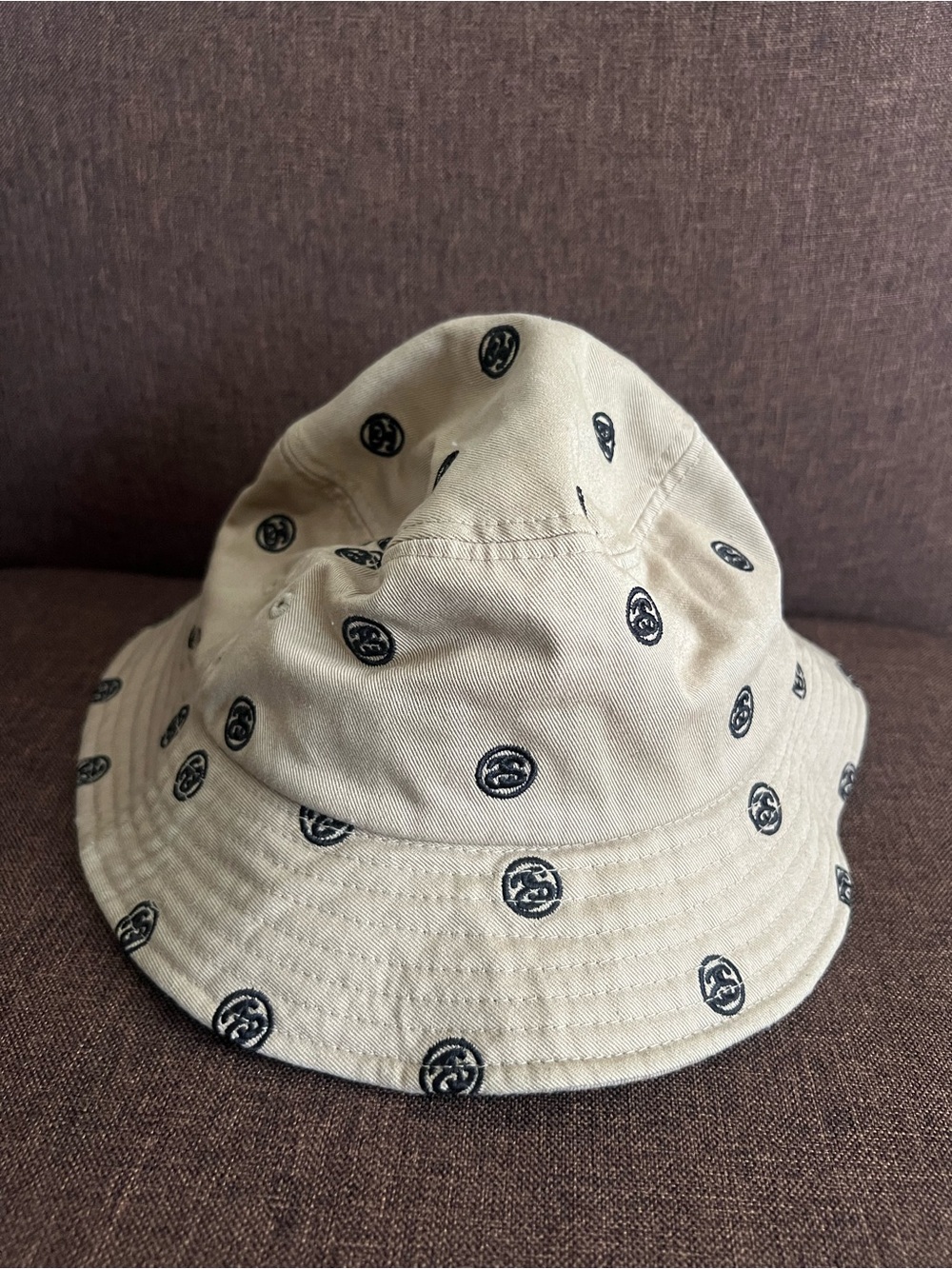 stussy beige bucket hat
